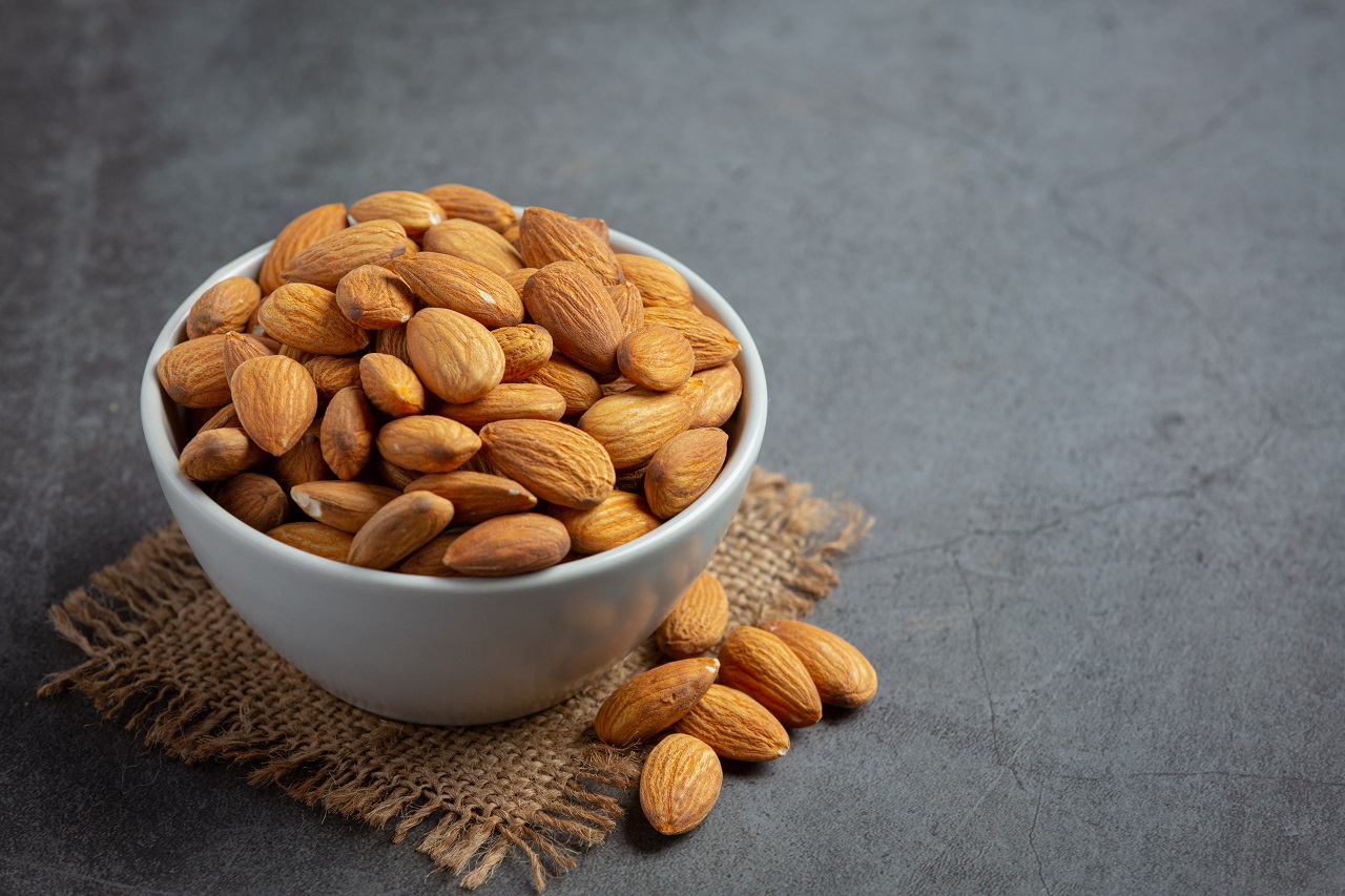 almonds-bowl-dark-background_387.jpg